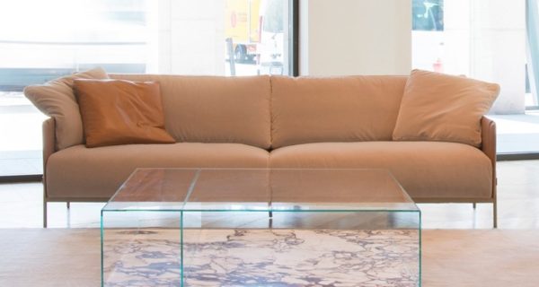 V215 アストンマーチン家具3