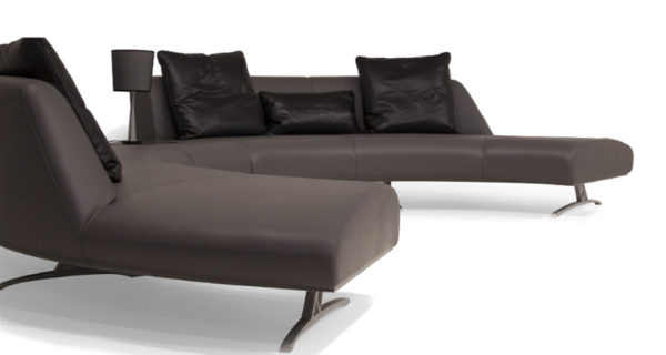 v114 アストンマーチン家具3